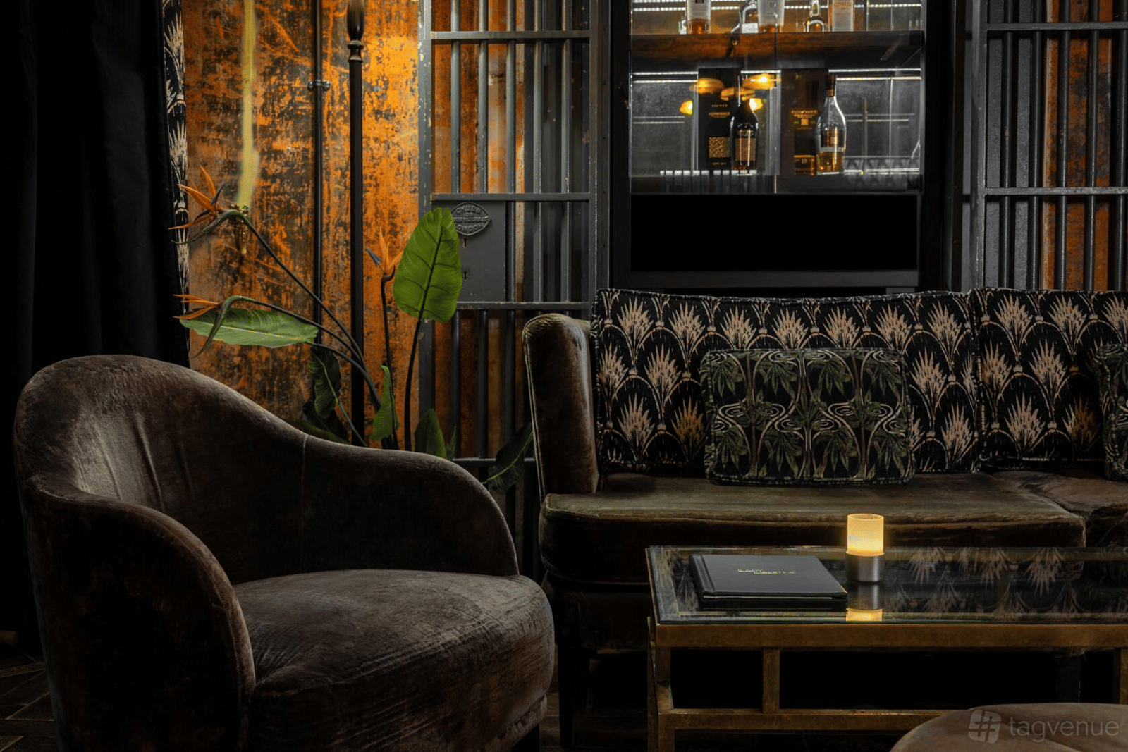 Lady Libertine in New Town